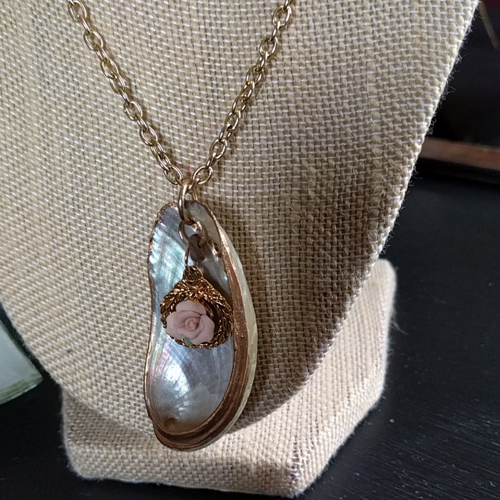 [GIFTED] Abalone + Vintage  Belle Necklace